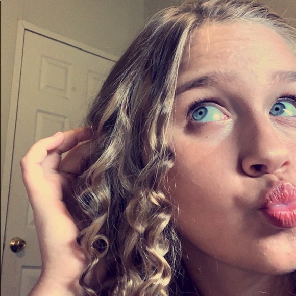 Meet your Posher, Jessi - Picture 4 of 4